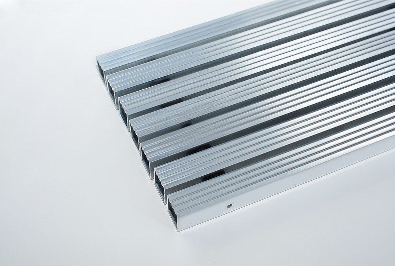 Грязезащитная алюминиевая решетка R2 скребок